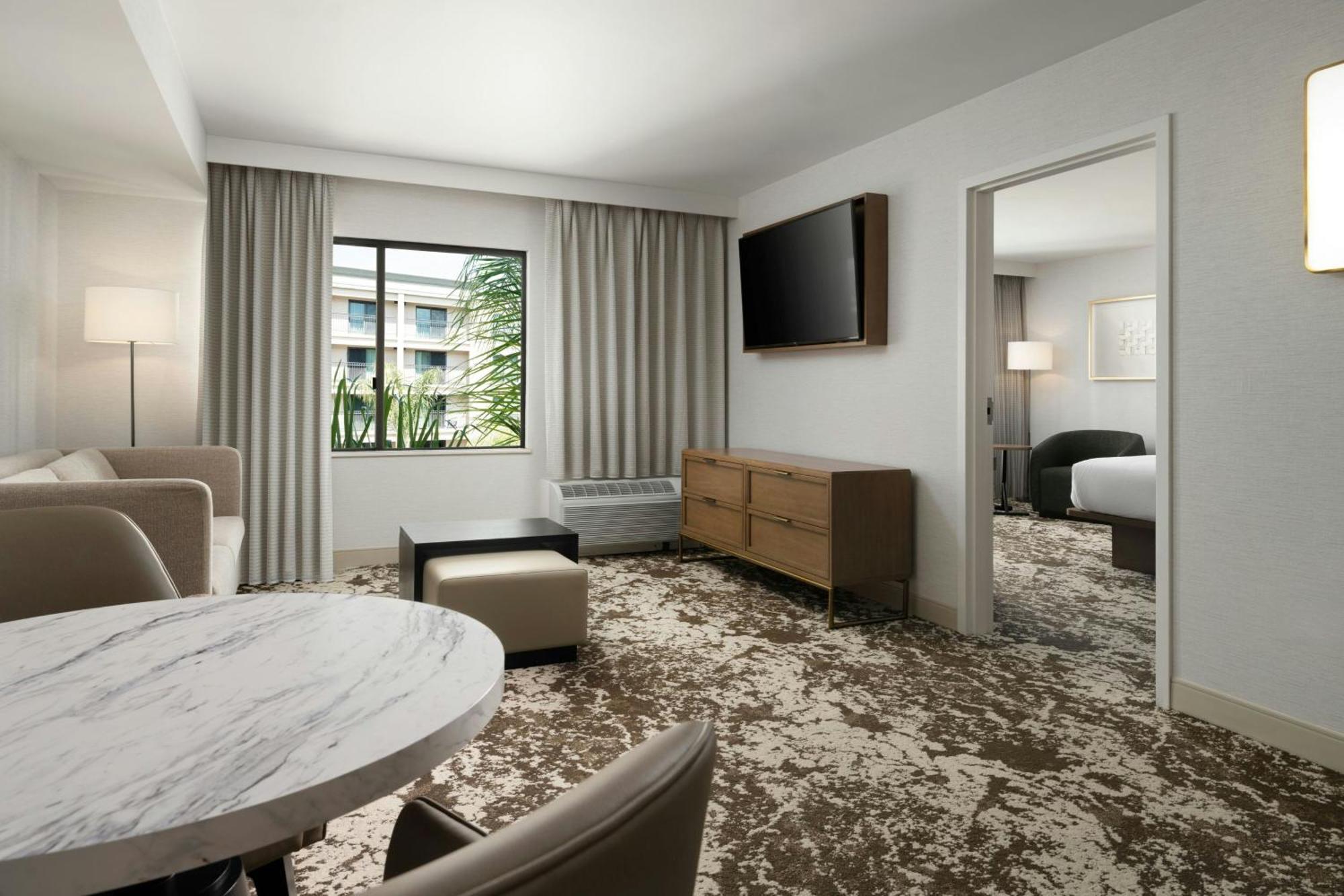 Courtyard By Marriott Los Angeles Pasadena Old Town Exterior photo