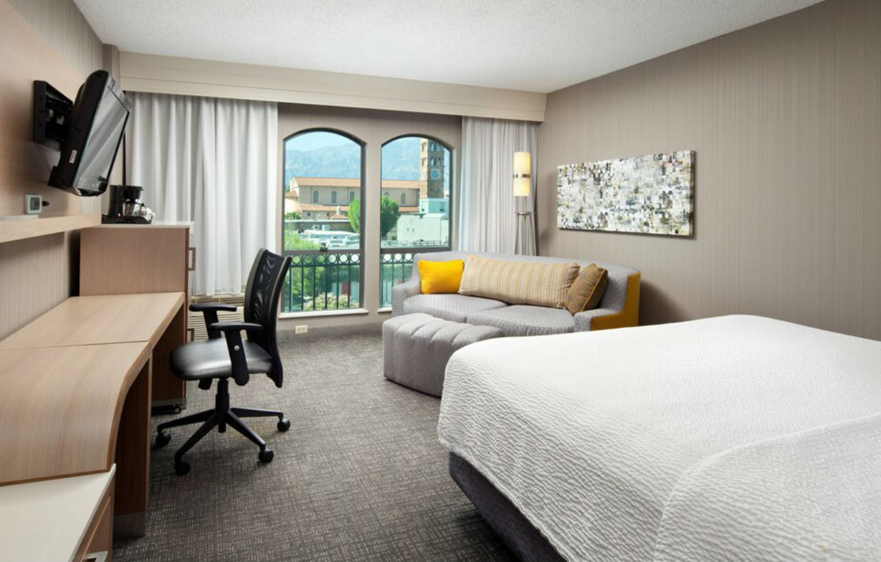 Courtyard By Marriott Los Angeles Pasadena Old Town Exterior photo