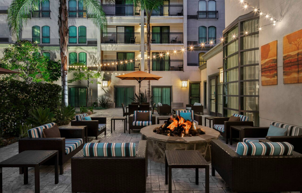Courtyard By Marriott Los Angeles Pasadena Old Town Exterior photo
